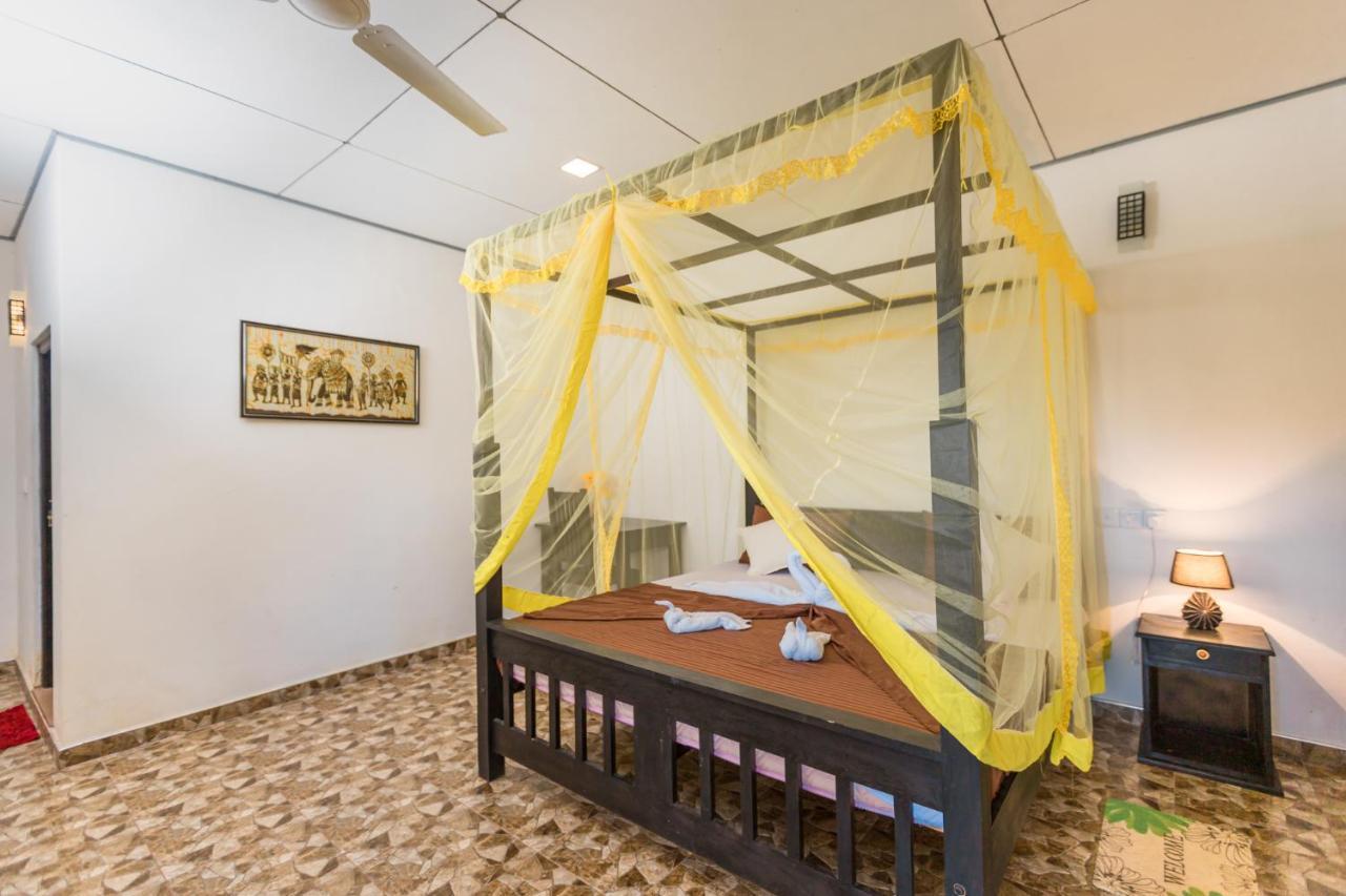 Rock Violet Lakefront Cabanas & Restaurent تانجالي المظهر الخارجي الصورة