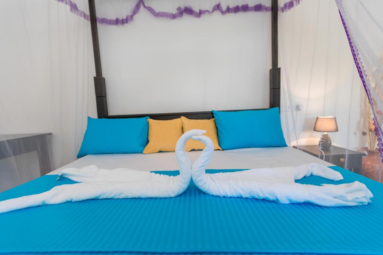 Rock Violet Lakefront Cabanas & Restaurent تانجالي المظهر الخارجي الصورة